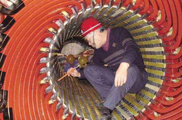 西安泰富西瑪電機吳高治、劉長安、張衛華榮獲西安市勞動模范榮譽稱號。 西安泰富西瑪電機吳高治、劉長安、張衛華榮獲西安市勞動模范榮譽稱號。