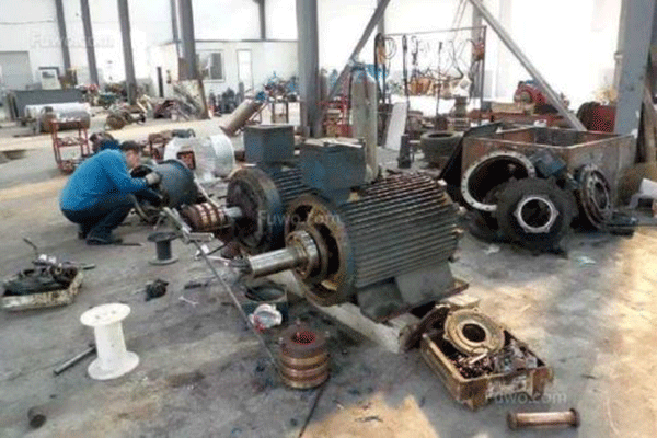 西安西瑪電機驅動軸修理中軸向間隙的測量。 西安西瑪電機驅動軸修理中軸向間隙的測量。