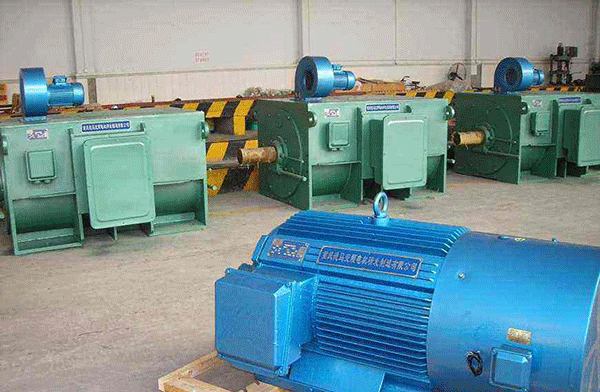 三相異步電動機直接起動的危險。