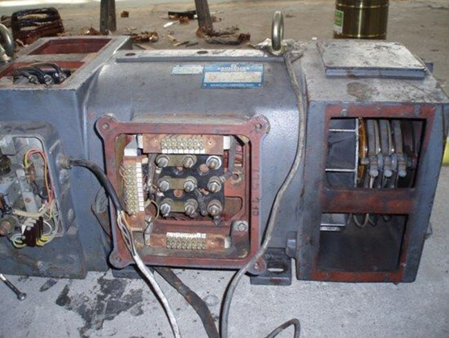 圖為一臺(tái)用了很久的西安西瑪電機(jī)有限公司生產(chǎn)的ZTP型鐵路機(jī)車(chē)動(dòng)車(chē)用直流輔助電機(jī) 圖為一臺(tái)用了很久的西安西瑪電機(jī)有限公司生產(chǎn)的ZTP型鐵路機(jī)車(chē)動(dòng)車(chē)用直流輔助電機(jī)